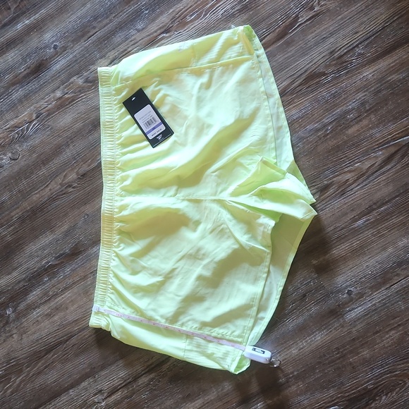 BNWT Reebok Relaxed Shorts - Picture 4 of 4